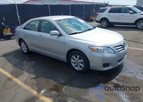 2011 Toyota Camry Le z USA, uszkodzony, nr VIN 4T1BF3EK9BU624728